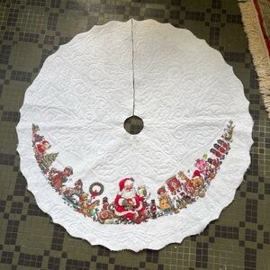 1984 Giordano White Felt Christmas Tree Skirt with Santa and Toy Design